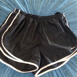 Woman’s Nike black tempo shorts size large